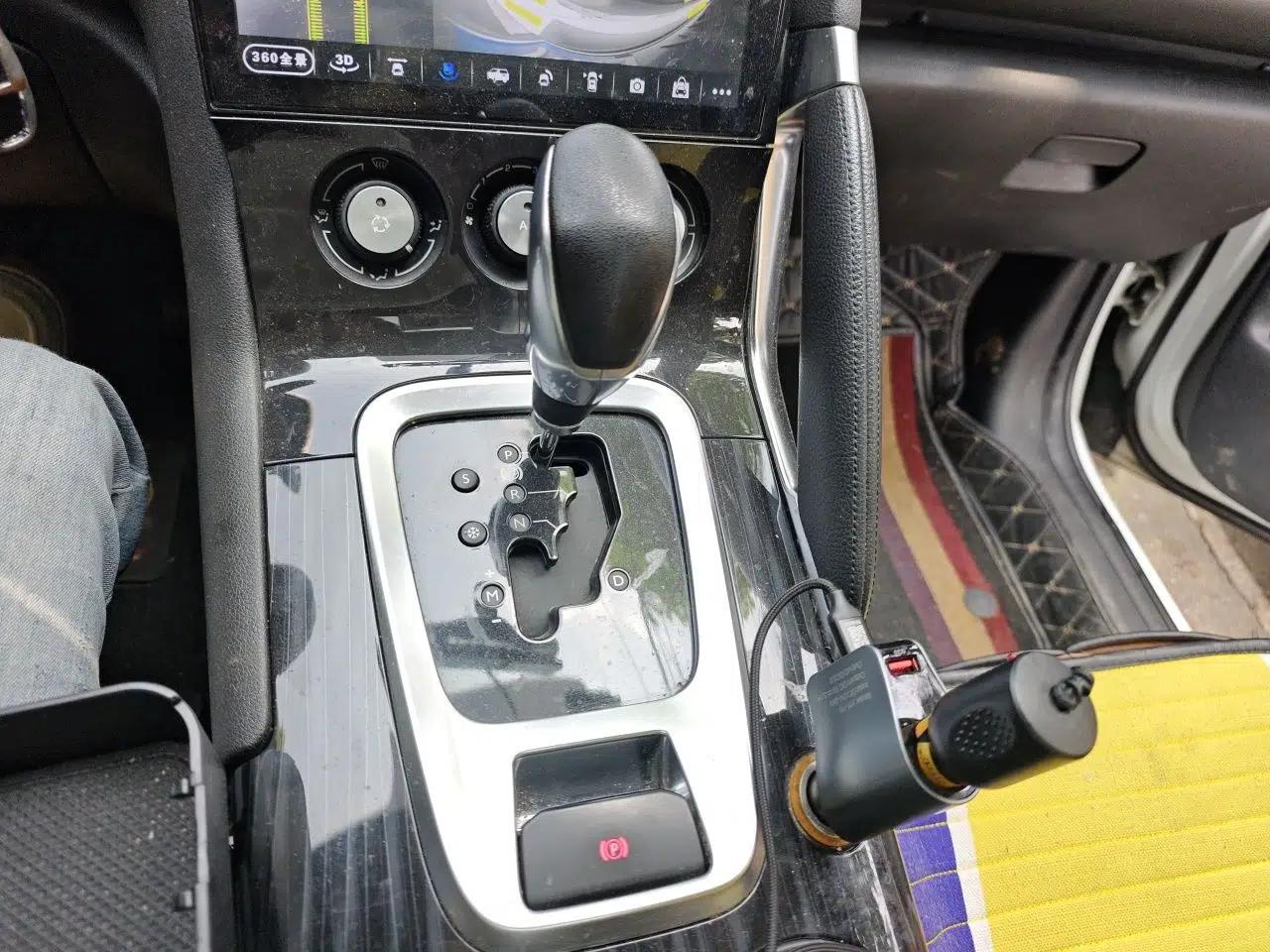 Peugeot 3008 2015 2.0L Automatic Classic Edition — миниатюра 15