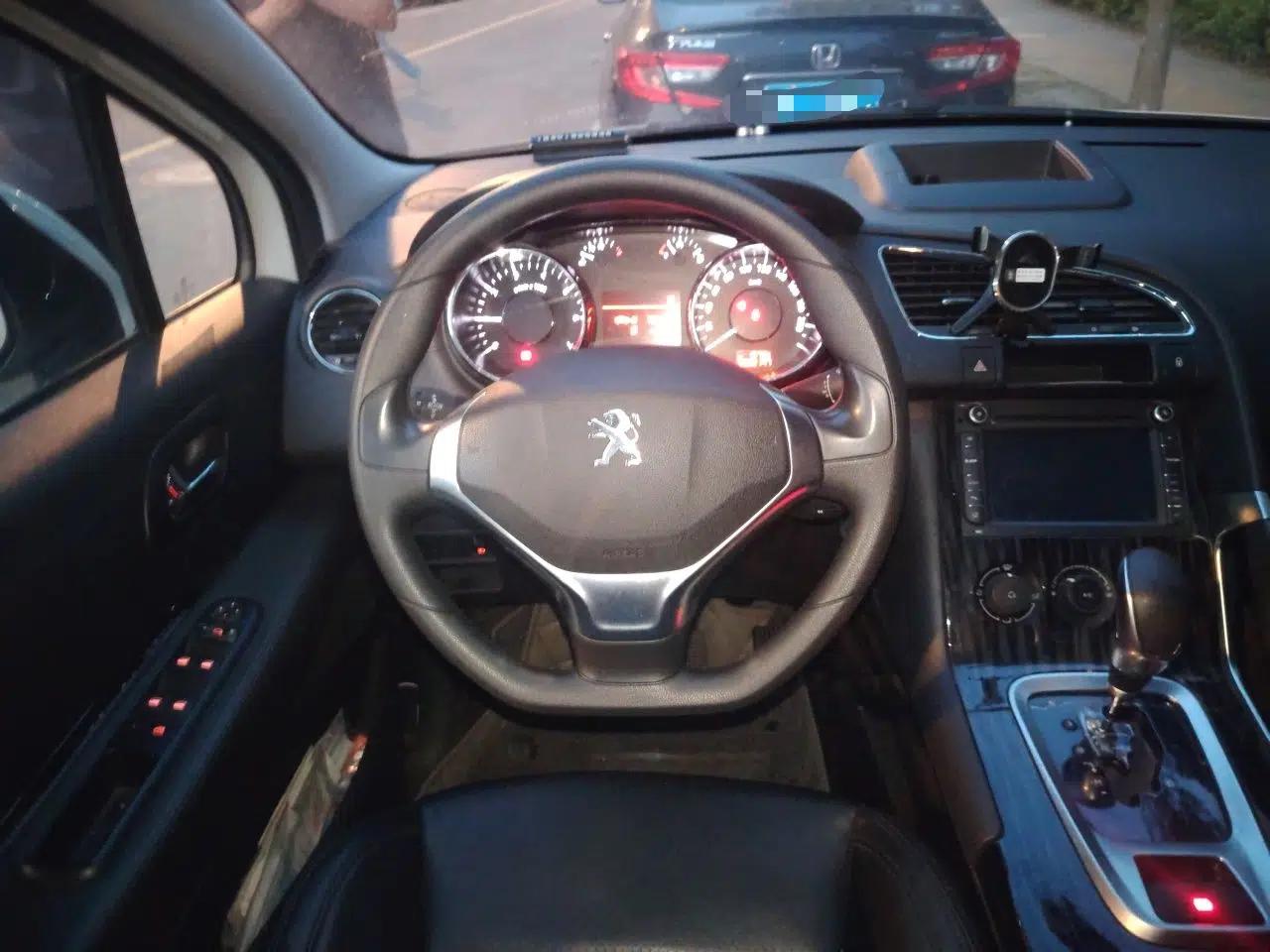 Peugeot 3008 2015 2.0L Automatic Classic Edition — миниатюра 11