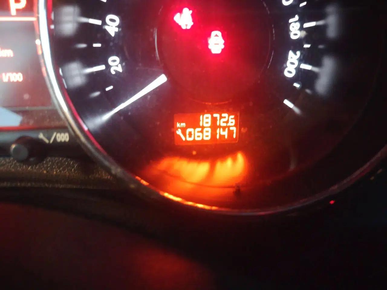 Peugeot 3008 2015 2.0L Automatic Classic Edition — миниатюра 13