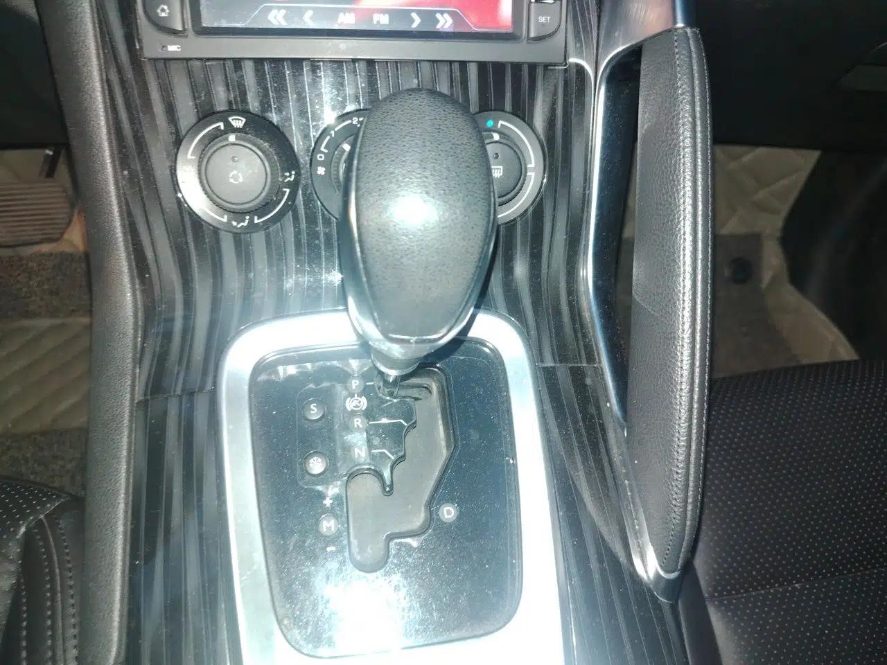 Peugeot 3008 2015 2.0L Automatic Classic Edition — миниатюра 15