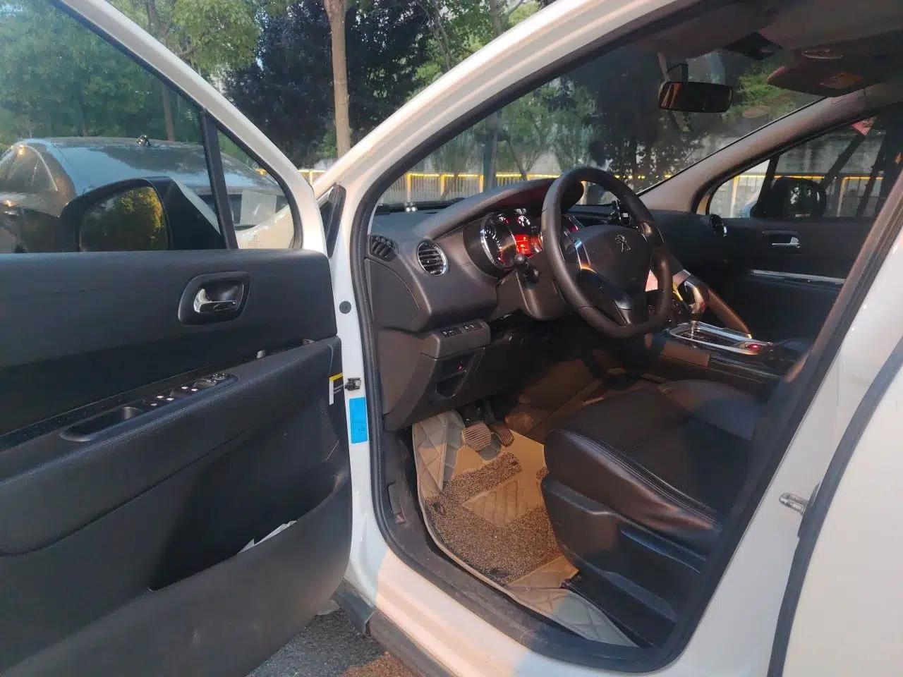 Peugeot 3008 2015 2.0L Automatic Classic Edition — миниатюра 17