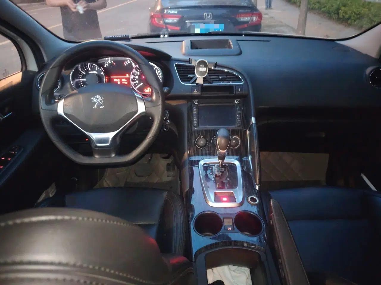 Peugeot 3008 2015 2.0L Automatic Classic Edition — миниатюра 10