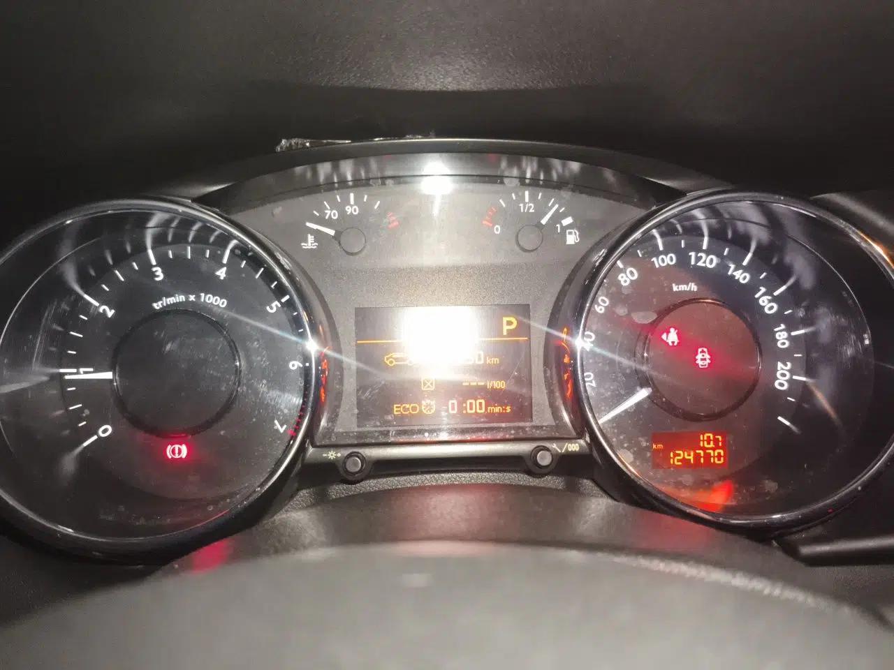 Peugeot 3008 2015 1.6THP Automatic Classic Edition — миниатюра 12