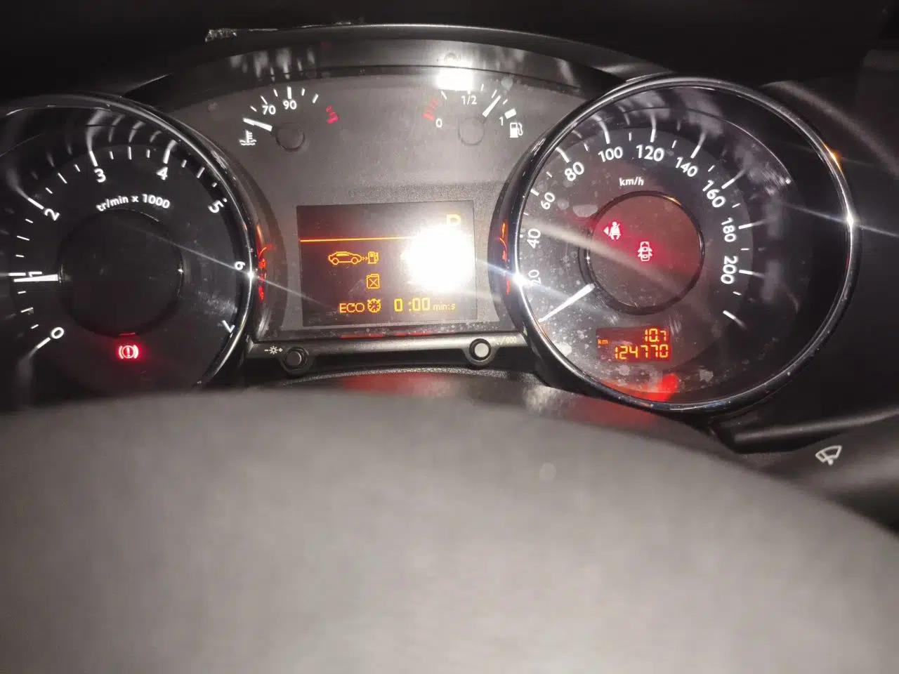 Peugeot 3008 2015 1.6THP Automatic Classic Edition — миниатюра 13