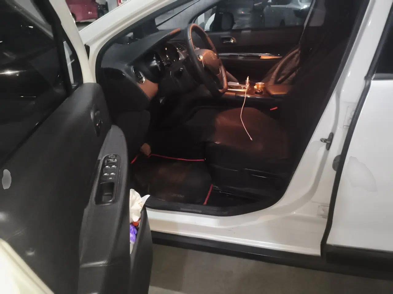 Peugeot 3008 2015 1.6THP Automatic Classic Edition — миниатюра 17