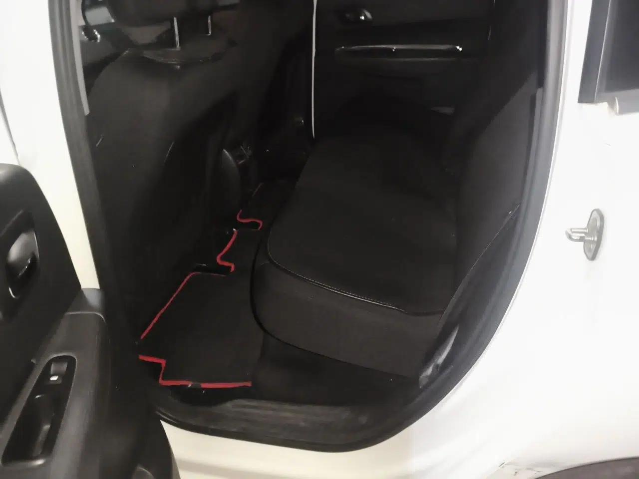Peugeot 3008 2015 1.6THP Automatic Classic Edition — миниатюра 18