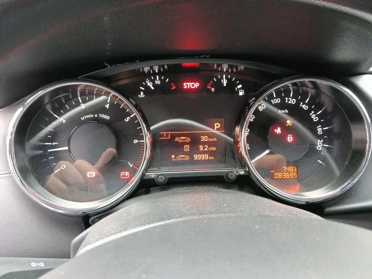Peugeot 3008 2016 2.0L Automatic Classic Edition — миниатюра 12