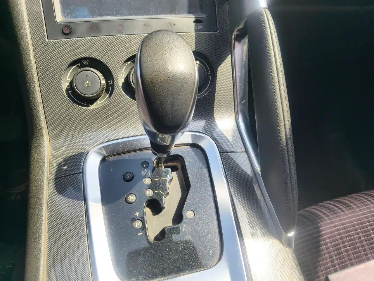 Peugeot 3008 2016 2.0L Automatic Classic Edition — миниатюра 15
