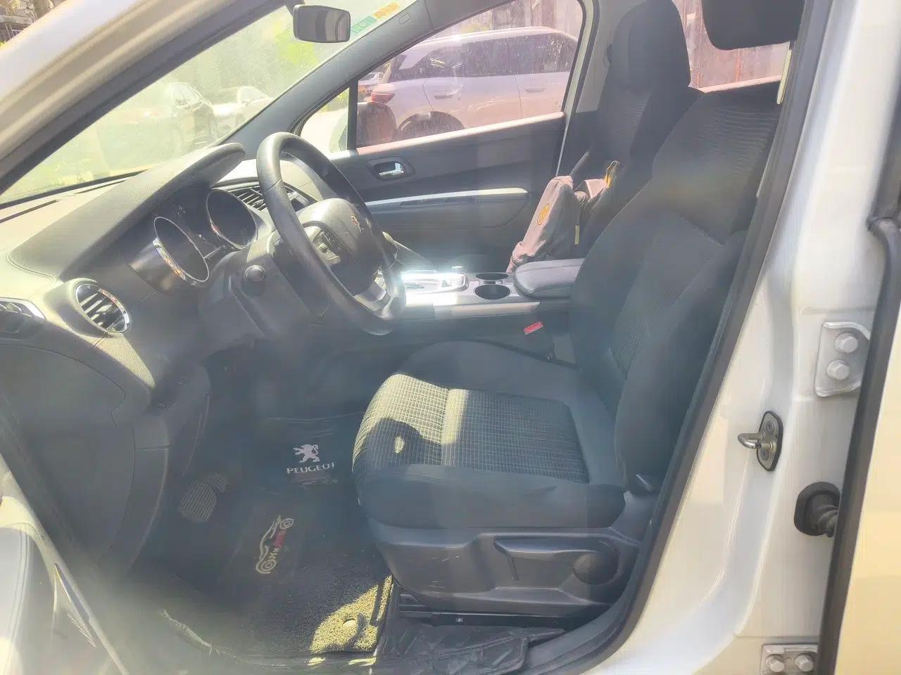 Peugeot 3008 2016 2.0L Automatic Classic Edition — миниатюра 16