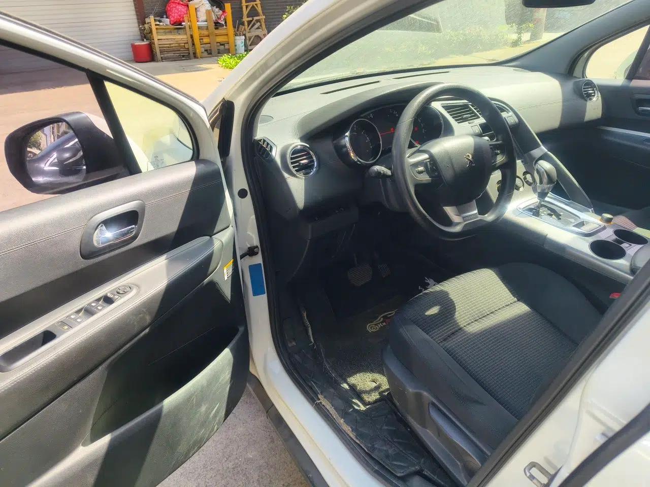 Peugeot 3008 2016 2.0L Automatic Classic Edition — миниатюра 17