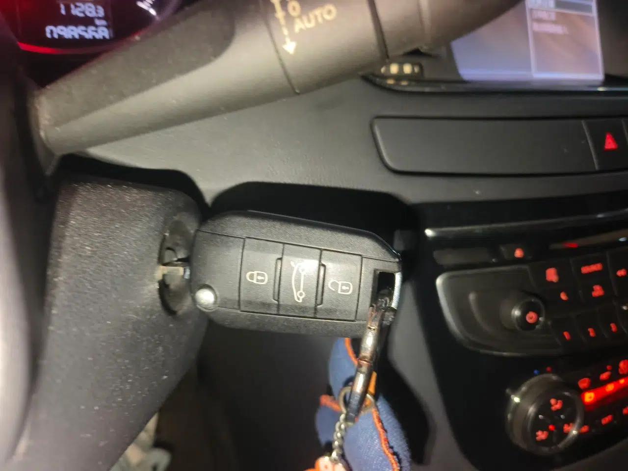 Peugeot 508 2012 2.0L Automatic Luxury Edition — миниатюра 9