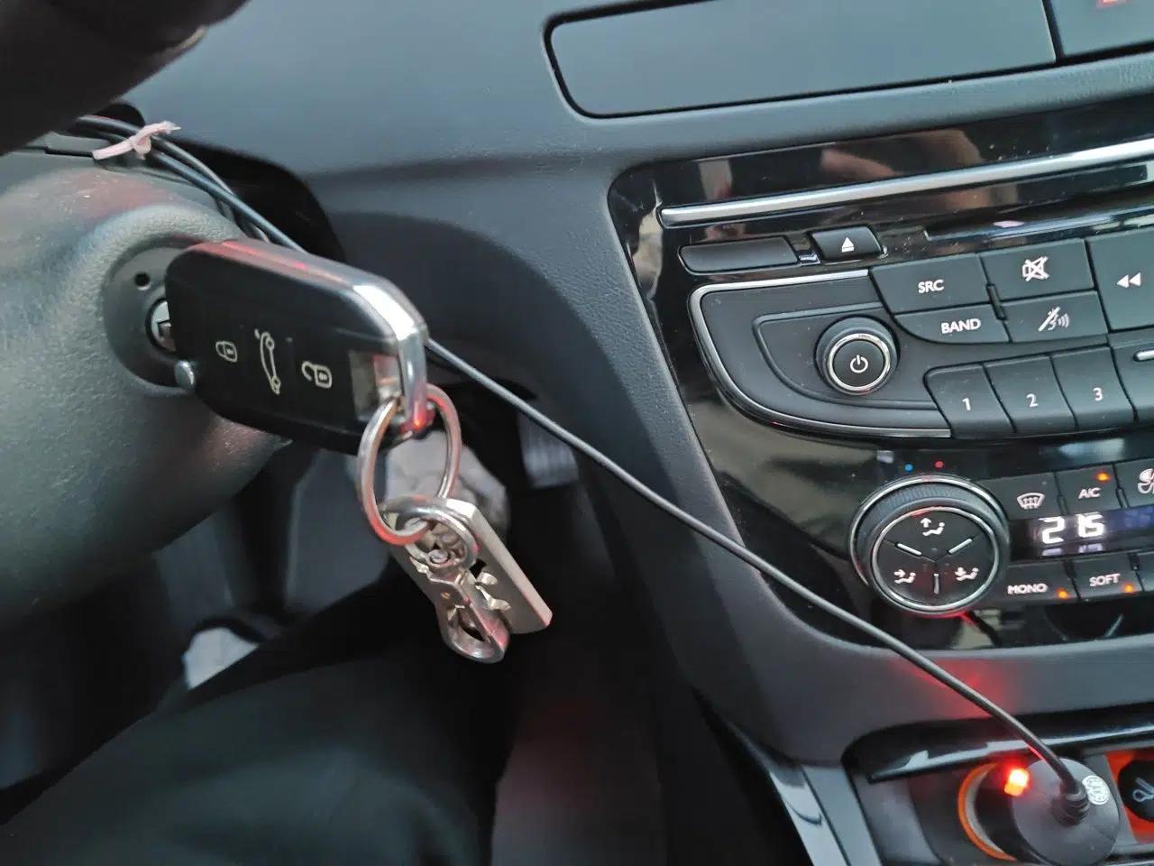 Peugeot 508 2013 2.0L 2nd Anniversary Edition Automatic Smart Enjoyment Version — миниатюра 9