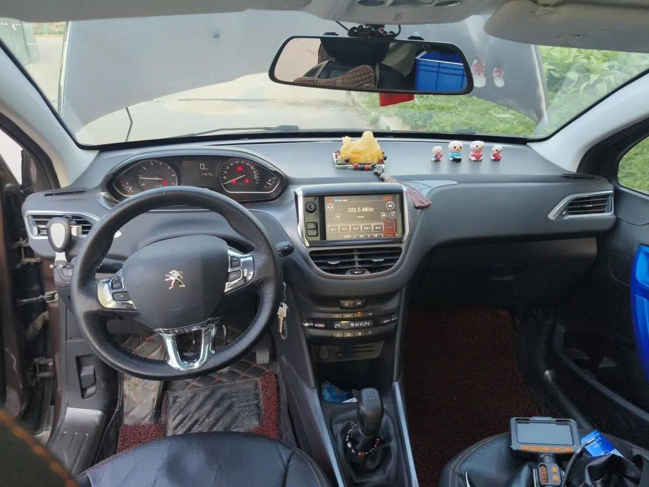 Peugeot 2008 2014 1.6L Manual Fashion Edition — миниатюра 10