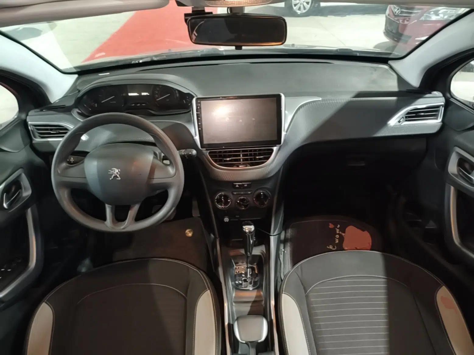 Peugeot 2008 2015 1.6L Automatic Playcool Edition — миниатюра 13