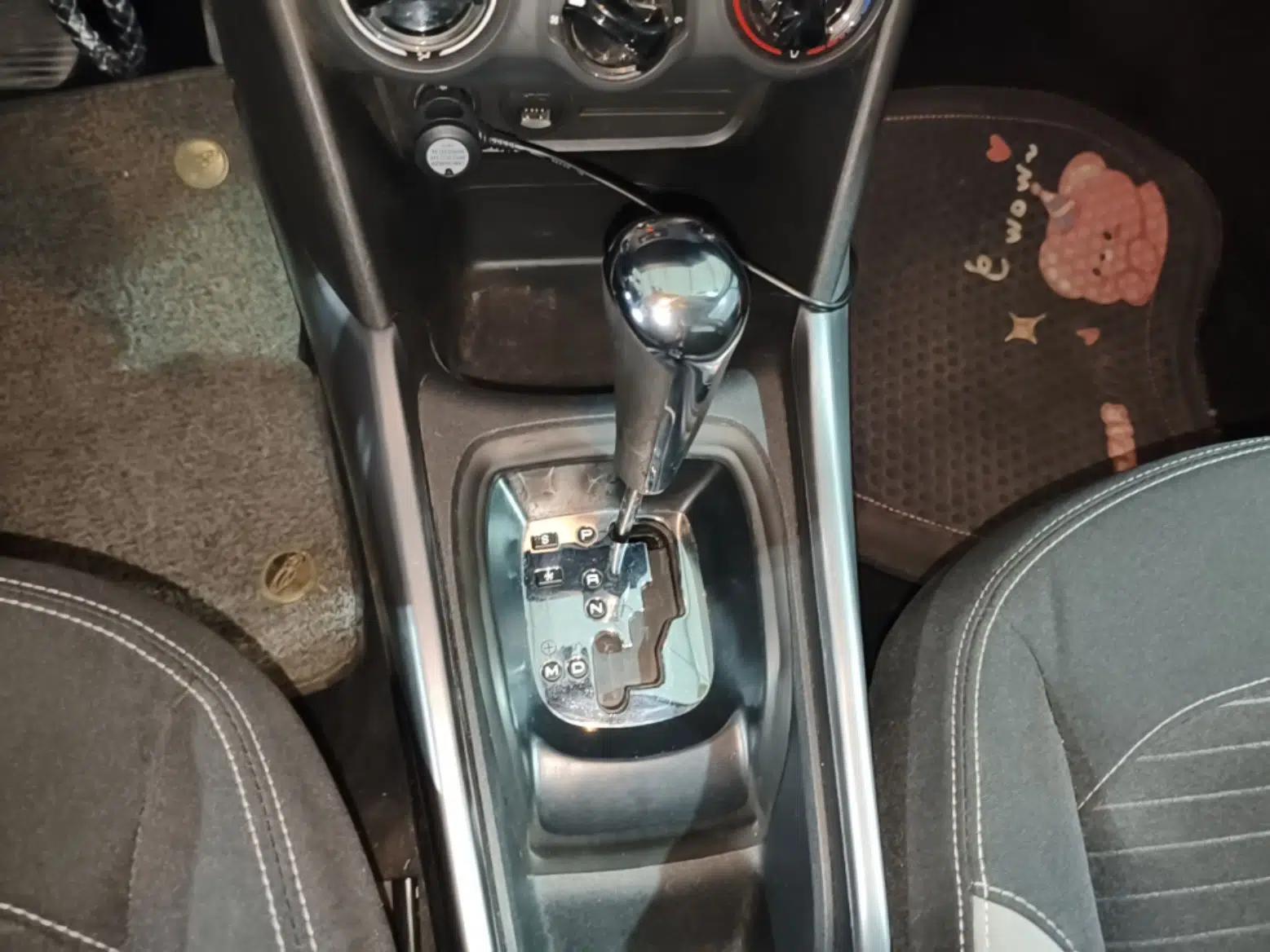 Peugeot 2008 2015 1.6L Automatic Playcool Edition — миниатюра 17