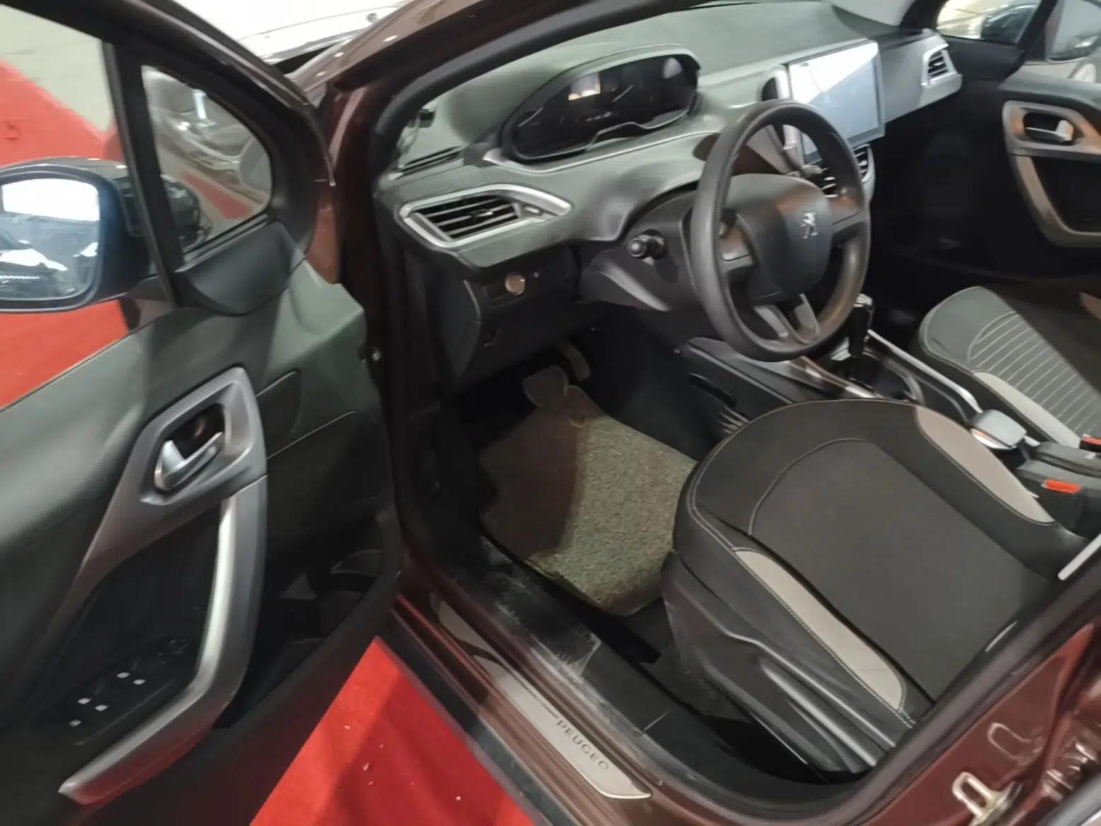 Peugeot 2008 2015 1.6L Automatic Playcool Edition — миниатюра 19
