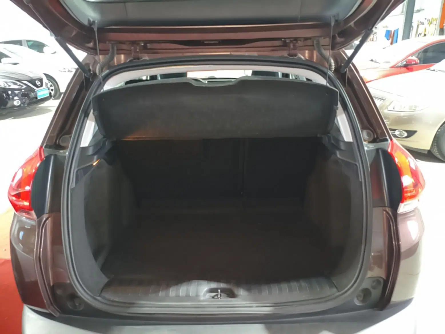 Peugeot 2008 2015 1.6L Automatic Playcool Edition — миниатюра 22