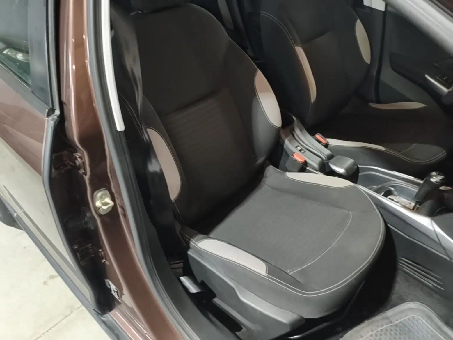 Peugeot 2008 2015 1.6L Automatic Playcool Edition — миниатюра 23