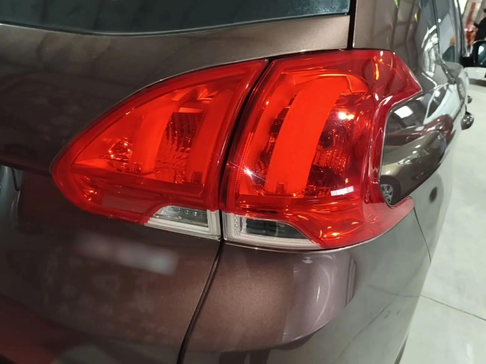 Peugeot 2008 2015 1.6L Automatic Playcool Edition — миниатюра 7