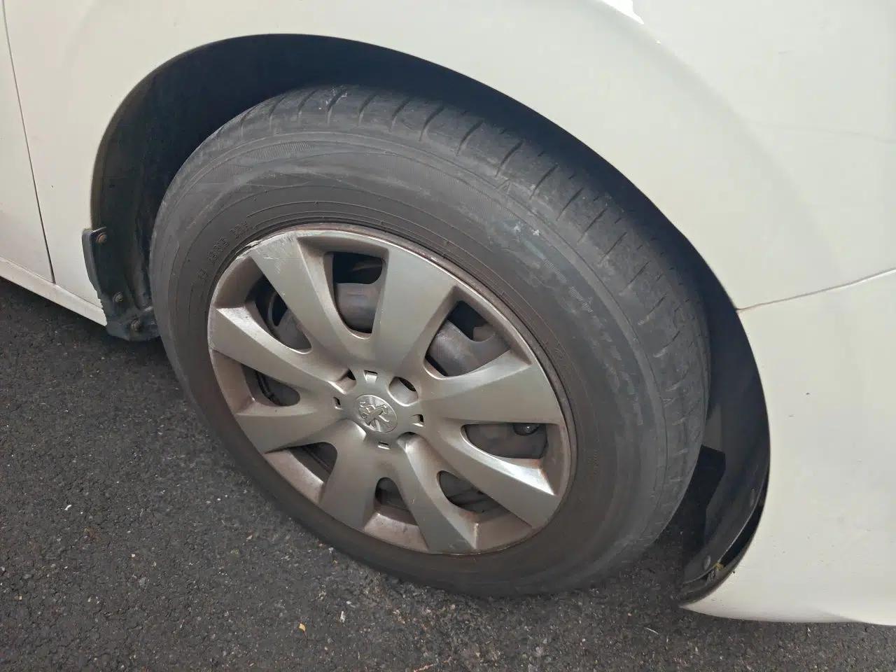 Peugeot 301 2014 1.6L Automatic Comfort Edition — миниатюра 8