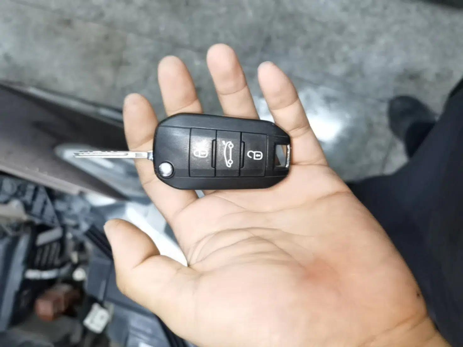 Peugeot 301 2016 1.6L Automatic Comfort Edition — миниатюра 12