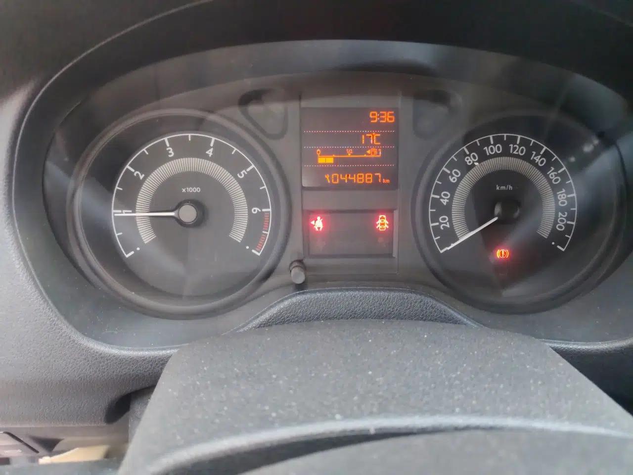 Peugeot 301 2014 1.6L Manual Comfort Edition — миниатюра 13