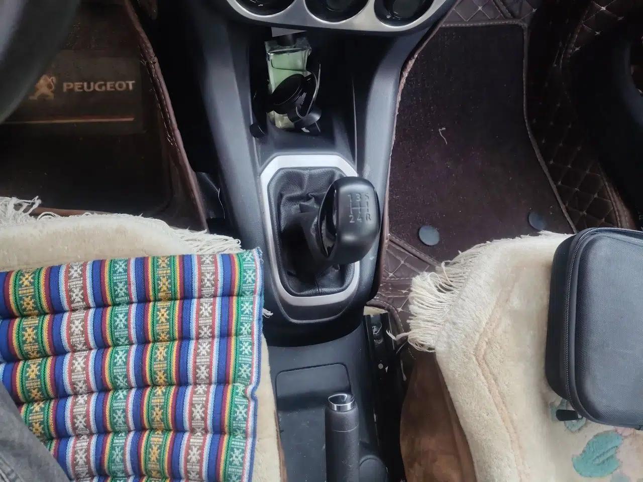 Peugeot 301 2014 1.6L Manual Comfort Edition — миниатюра 15