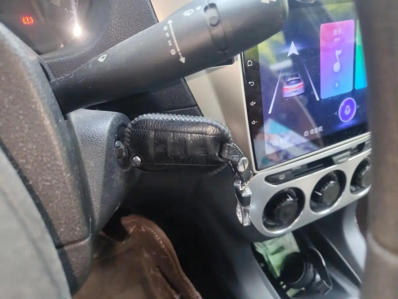 Peugeot 301 2014 1.6L Manual Comfort Edition — миниатюра 9