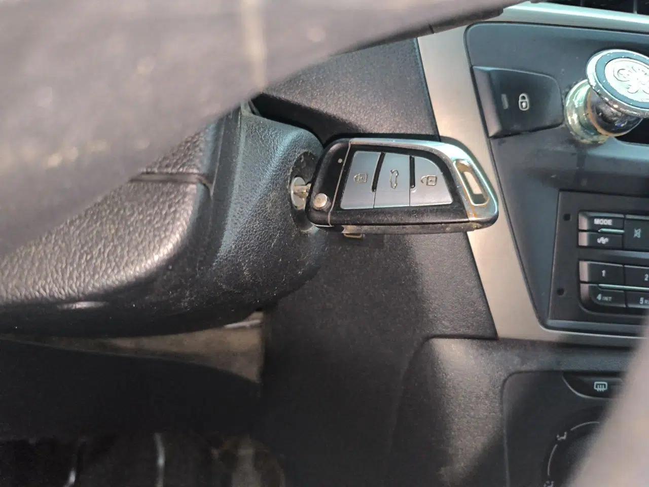 Peugeot 301 2017 1.6L Manual Comfort Edition — миниатюра 9