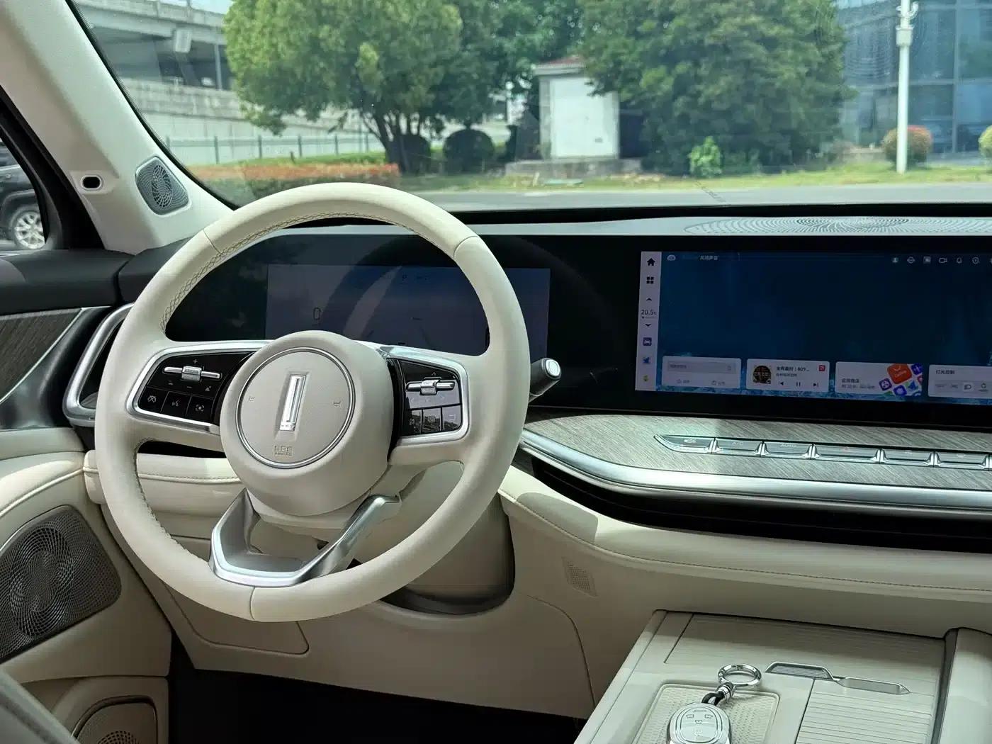 Weipai Lanshan 2023 Four-Wheel Drive Extended Range Edition — миниатюра 9
