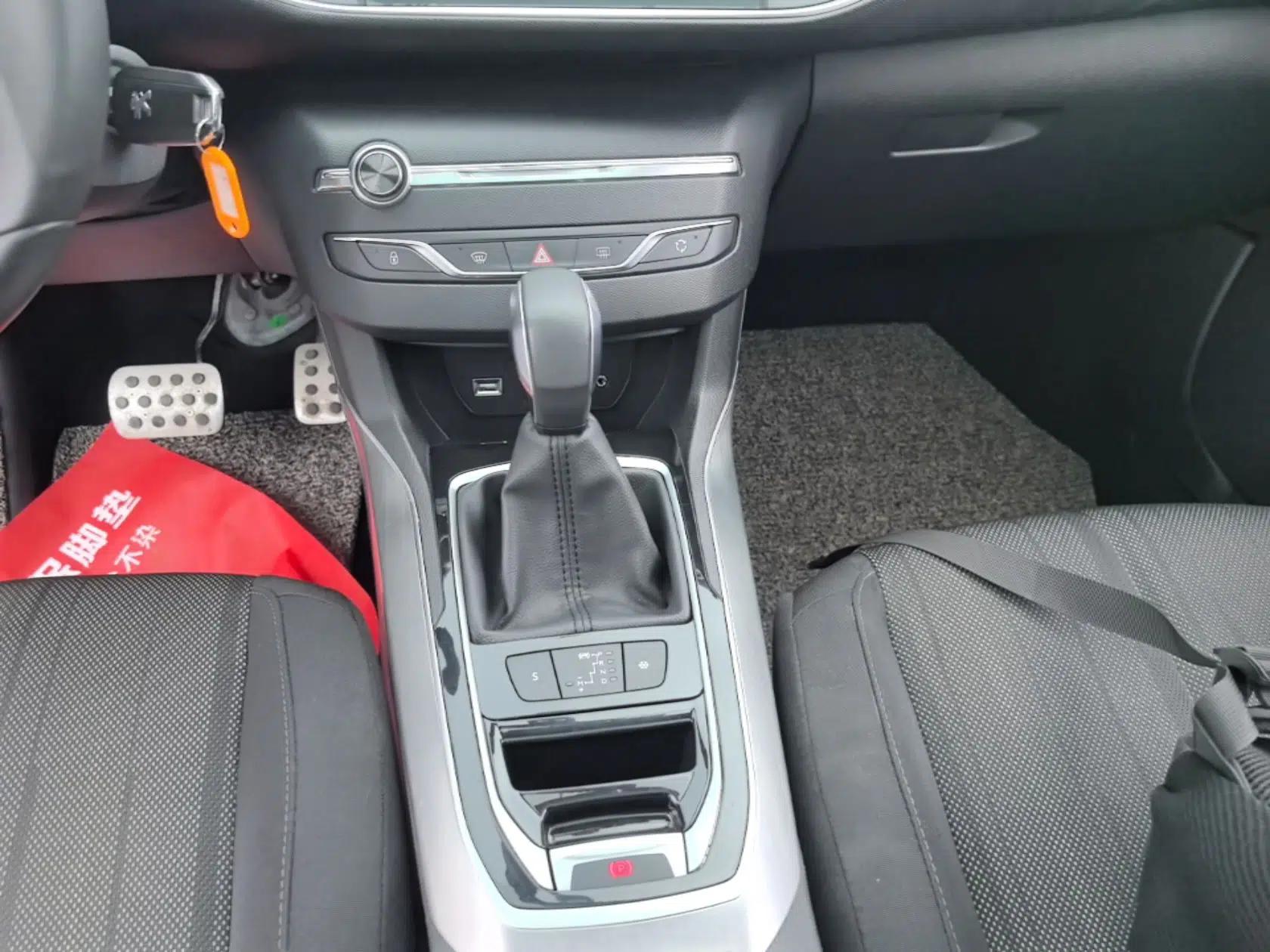 Peugeot 308S 2015 1.6T Automatic Jingchi Edition — миниатюра 16