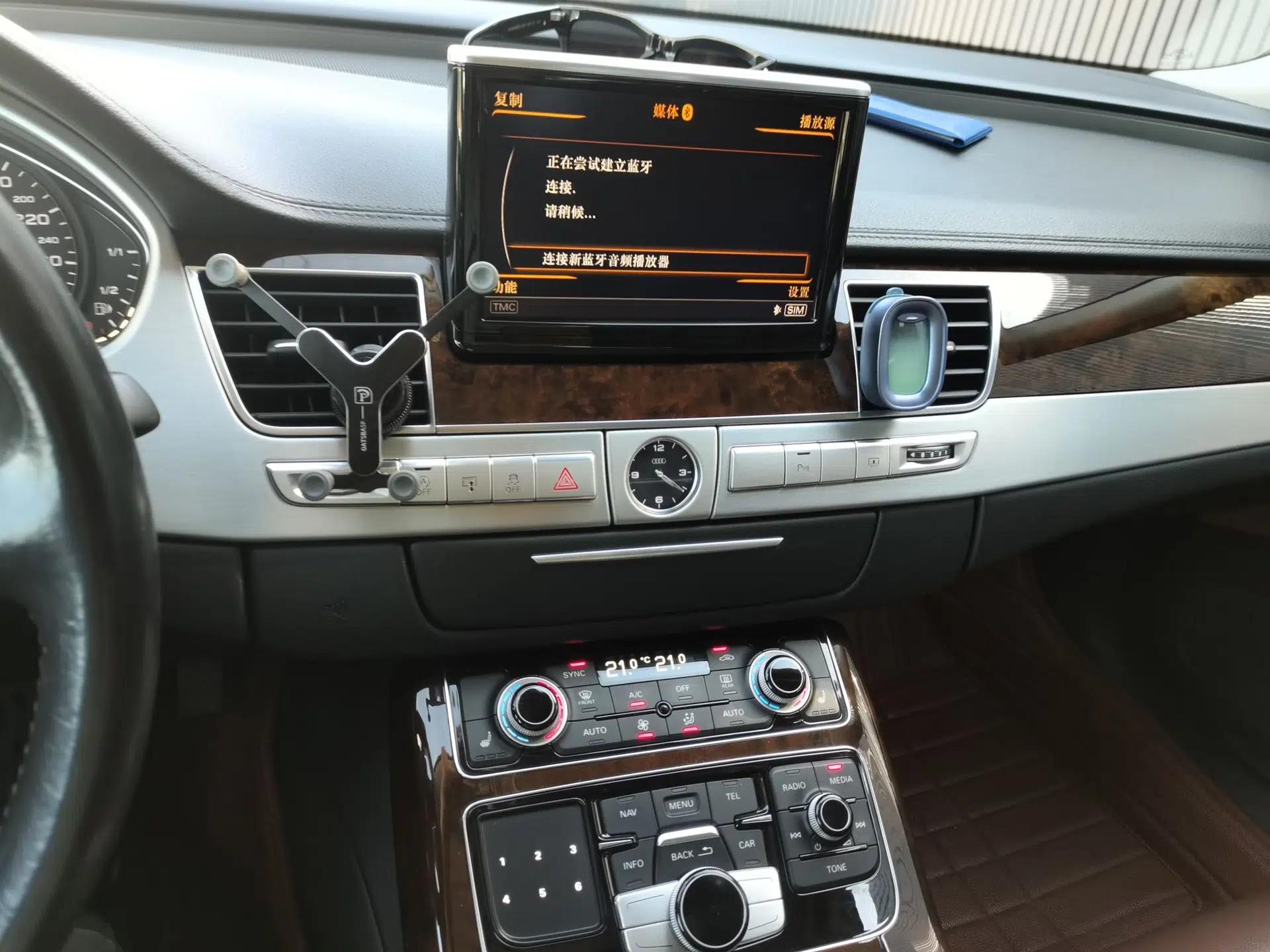 Audi A8 2014 A8L 45 TFSI quattro Comfort model — миниатюра 14