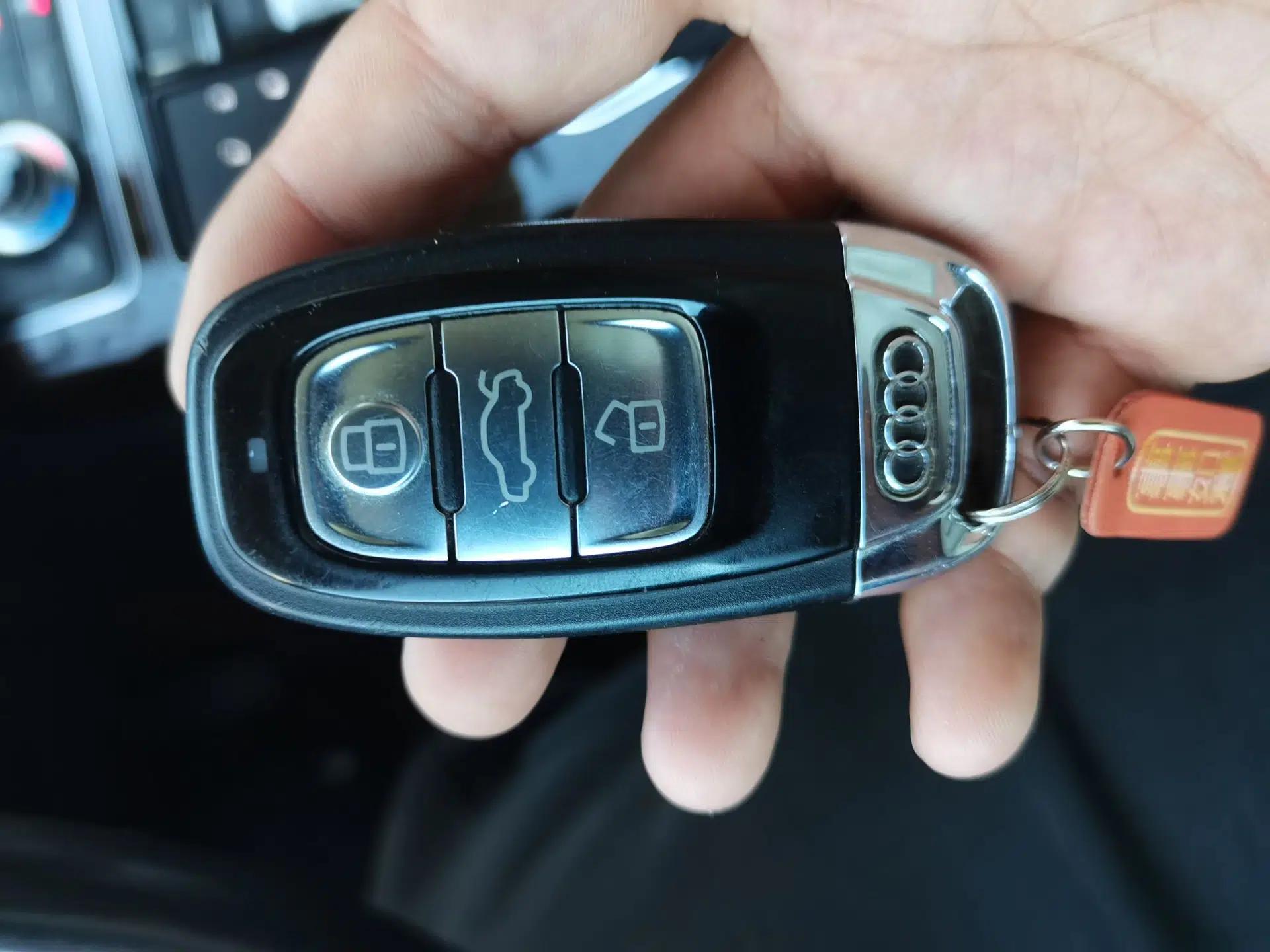 Audi A8 2014 A8L 45 TFSI quattro Comfort model — миниатюра 9