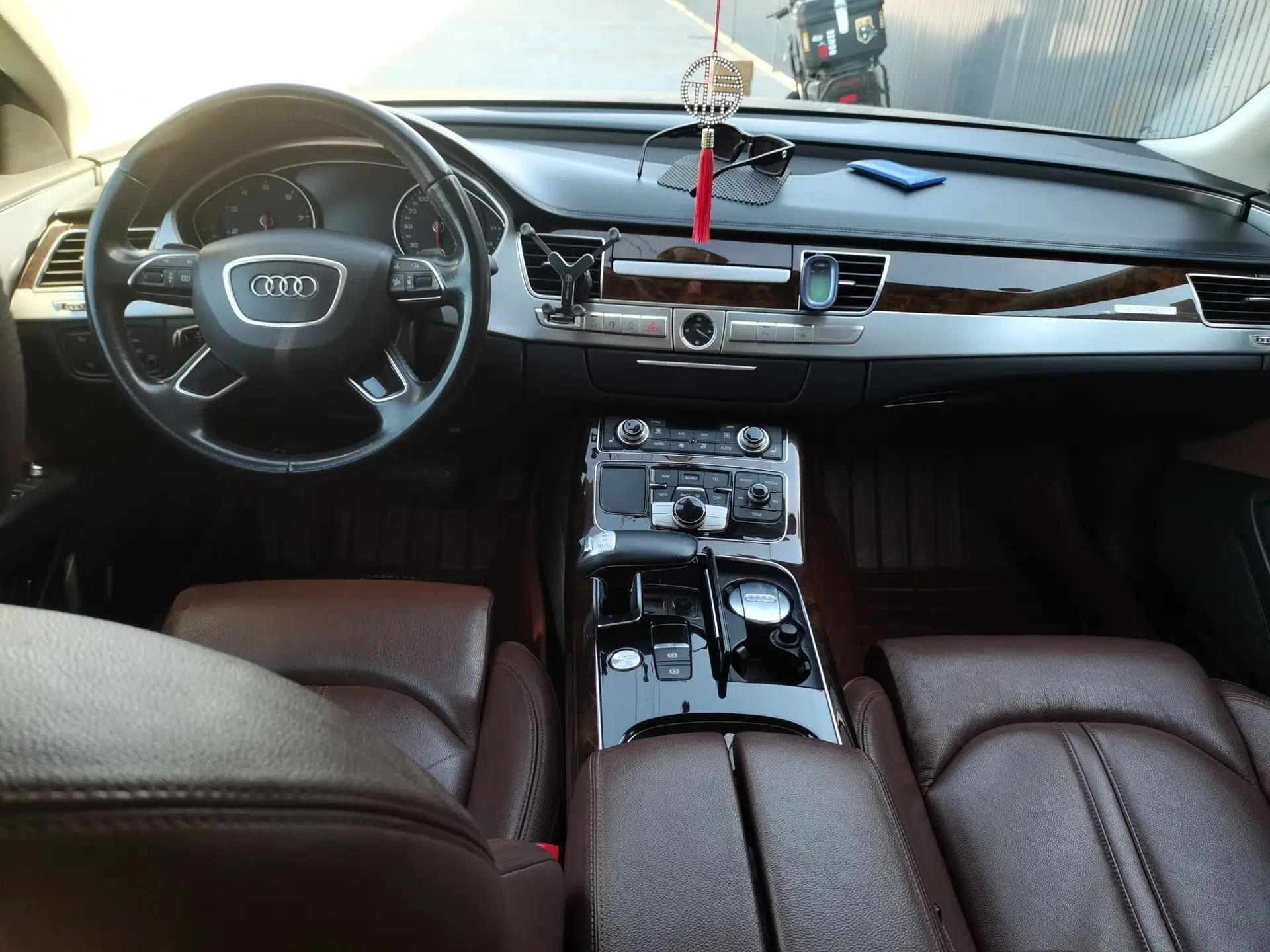 Audi A8 2014 A8L 45 TFSI quattro Comfort model — миниатюра 10