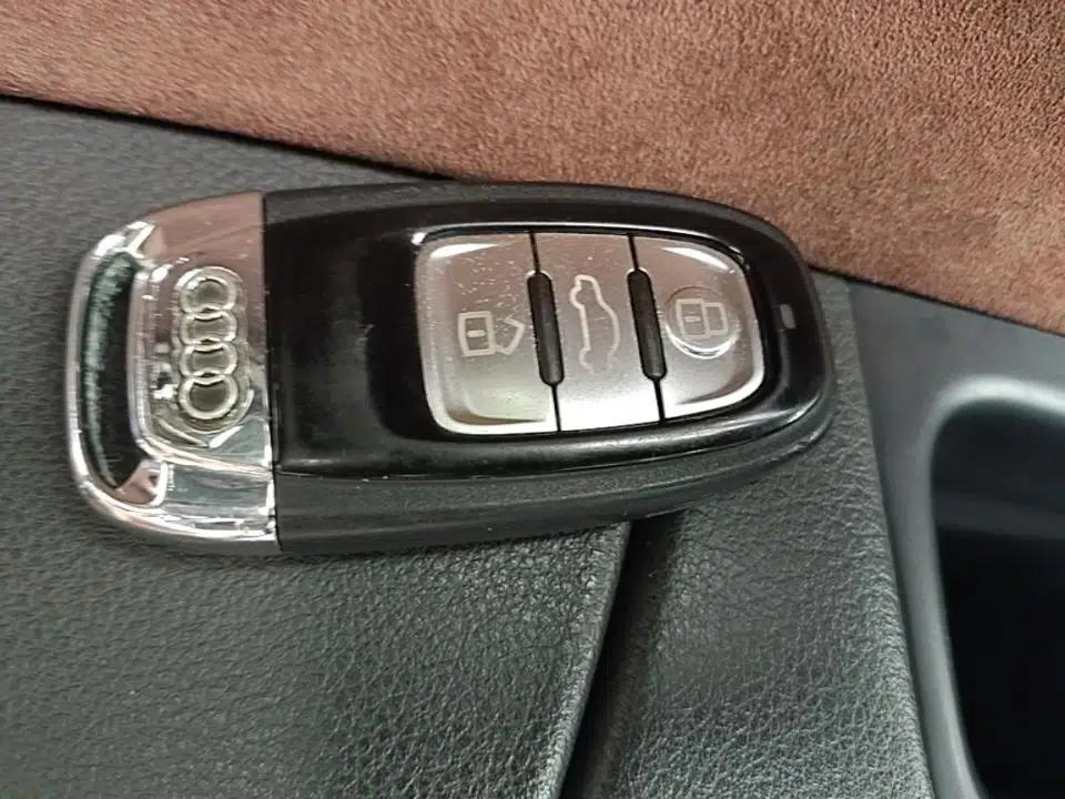 Audi A8 2014 A8L 45 TFSI quattro Comfort model — миниатюра 12