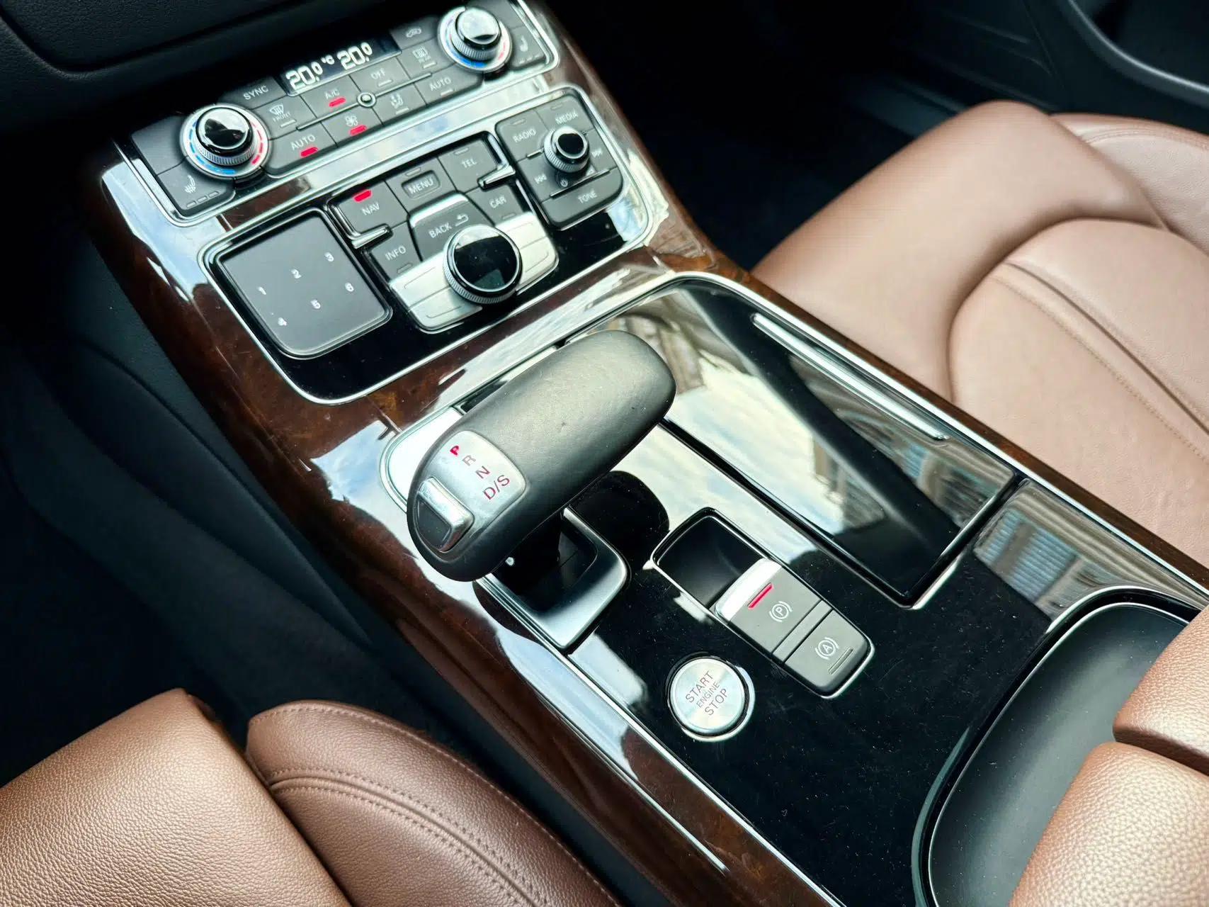 Audi A8 2014 A8L 45 TFSI quattro Comfort model — миниатюра 17