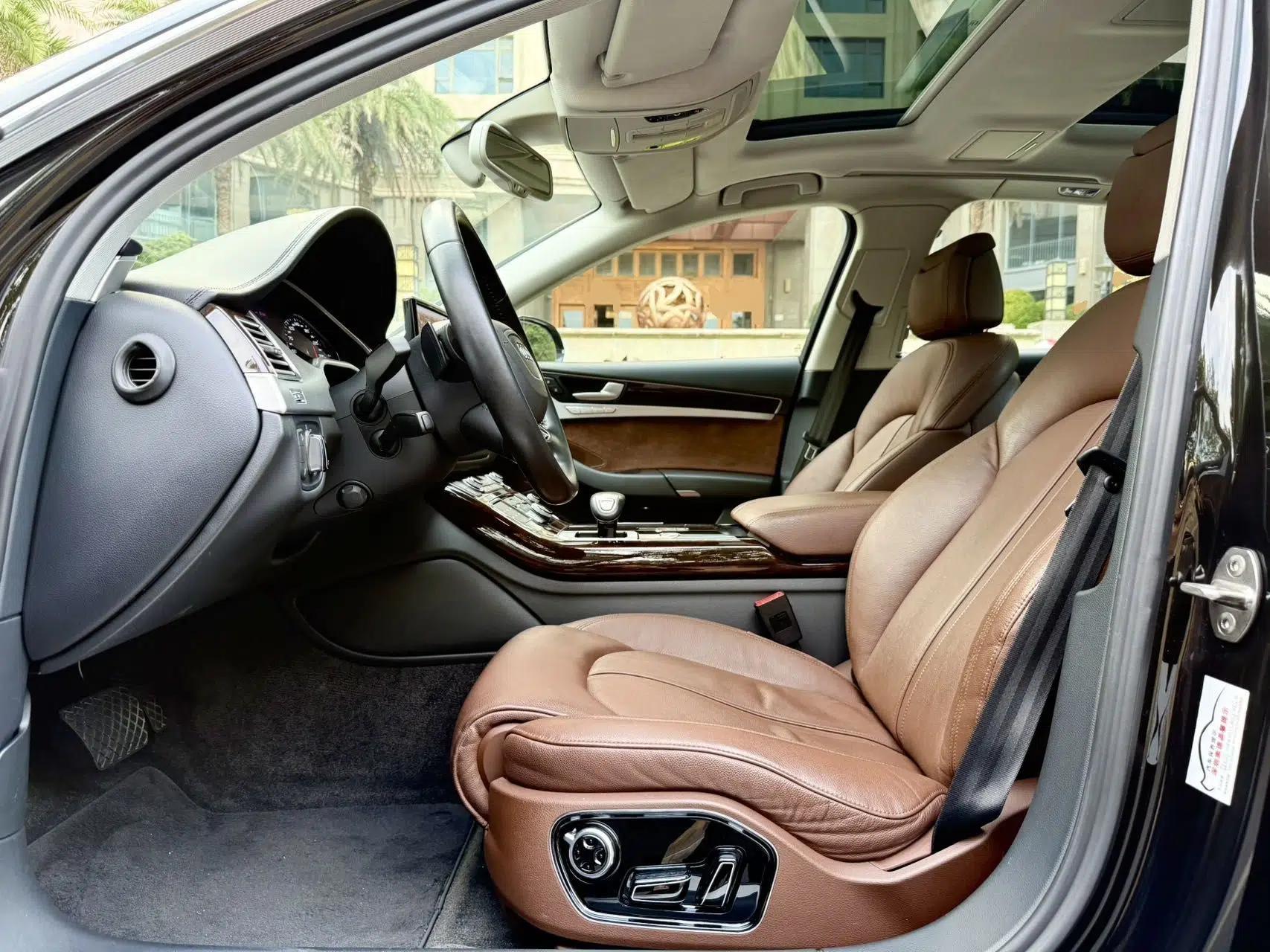 Audi A8 2014 A8L 45 TFSI quattro Comfort model — миниатюра 18