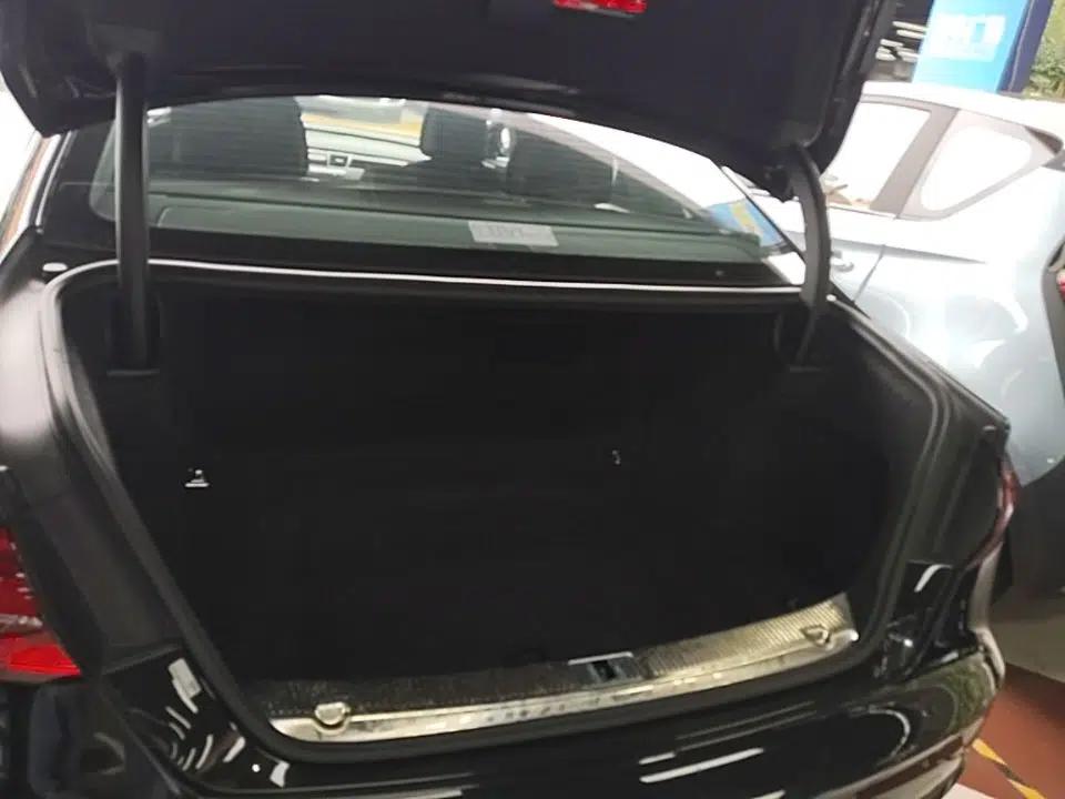 Audi A8 2014 A8L 45 TFSI quattro Comfort model — миниатюра 22