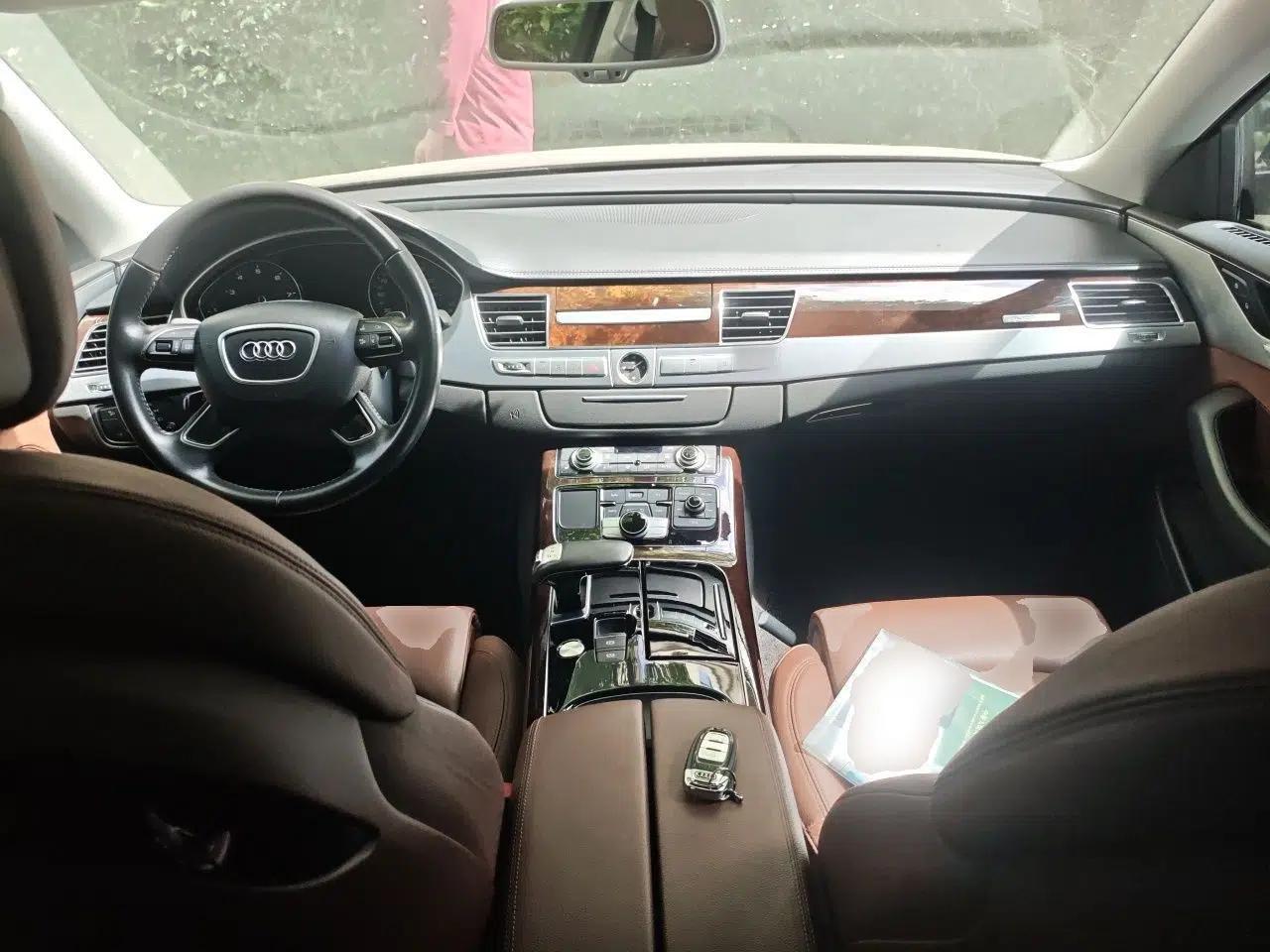 Audi A8 2014 A8L 45 TFSI quattro Comfort model — миниатюра 10