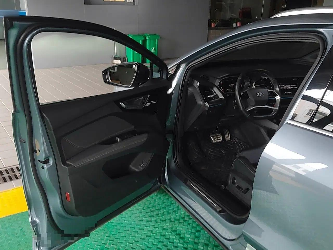 Audi Q4 e-tron 2023 40 e-tron Adventure Edition — миниатюра 17