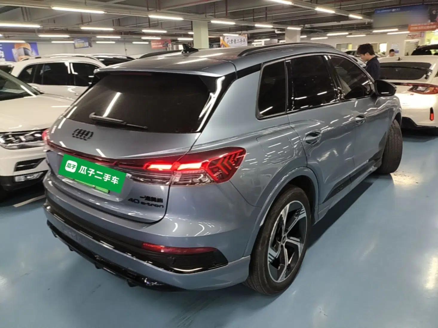 Audi Q4 e-tron 2023 40 e-tron Creation Edition Midnight — миниатюра 4
