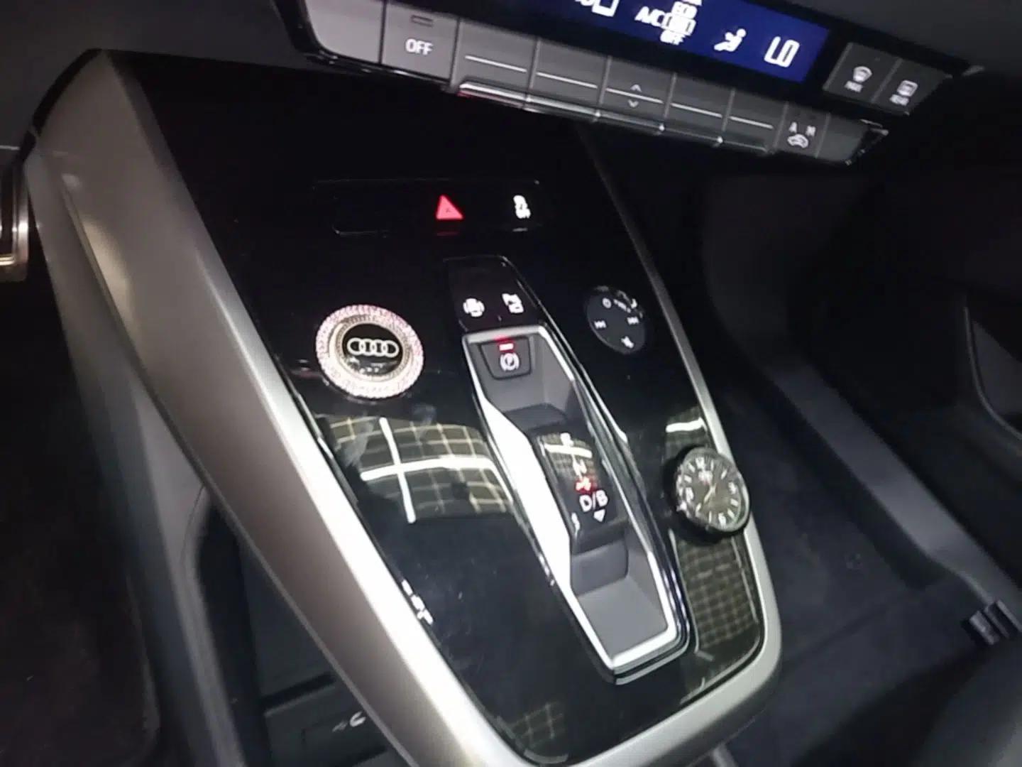 Audi Q4 e-tron 2023 40 e-tron Adventure Edition — миниатюра 17