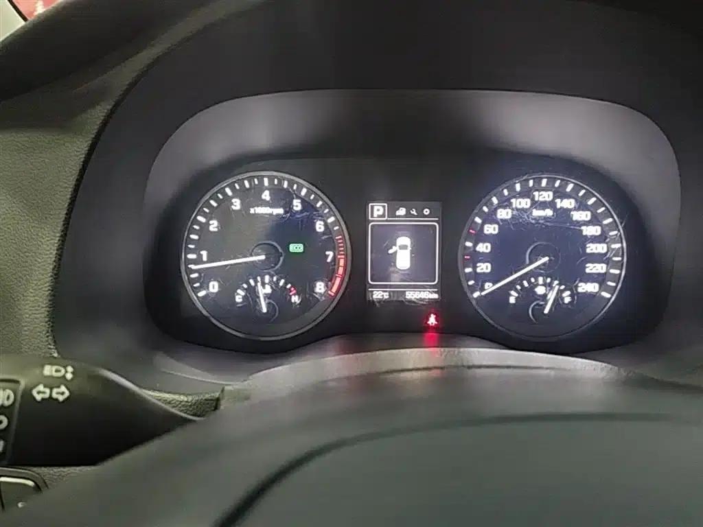 Tucson 2018 1.6T Dual-Clutch Two-Wheel Drive 15th Anniversary Special Edition — миниатюра 12