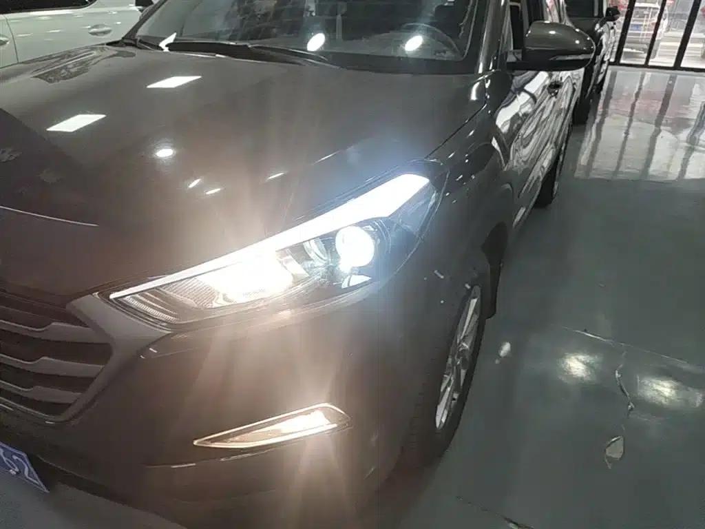 Tucson 2018 1.6T Dual-Clutch Two-Wheel Drive 15th Anniversary Special Edition — миниатюра 24