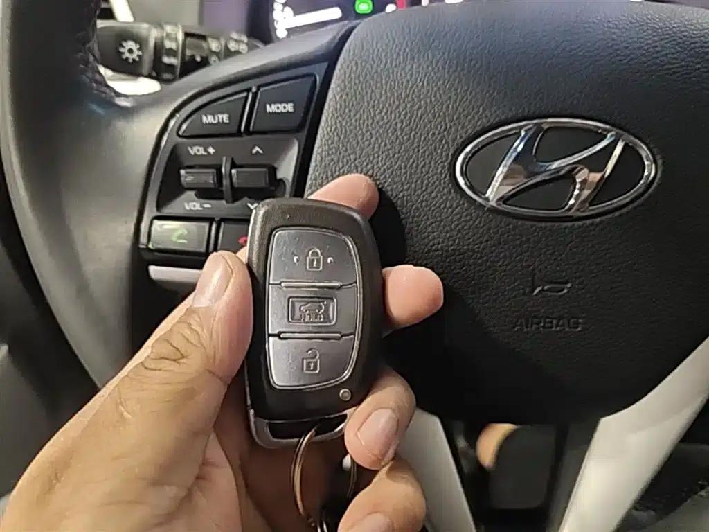 Tucson 2018 1.6T Dual-Clutch Two-Wheel Drive 15th Anniversary Special Edition — миниатюра 9