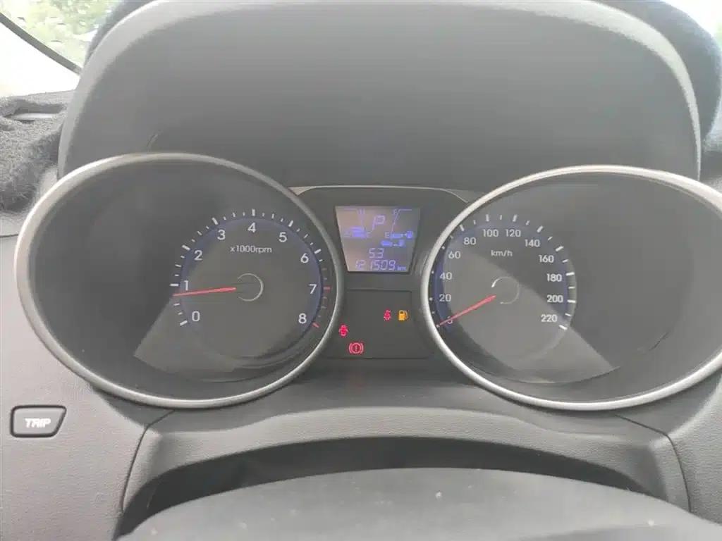 Beijing Hyundai ix35 2013 2.0L Automatic 2WD Smart GLS (National IV Emission Standard) — миниатюра 12