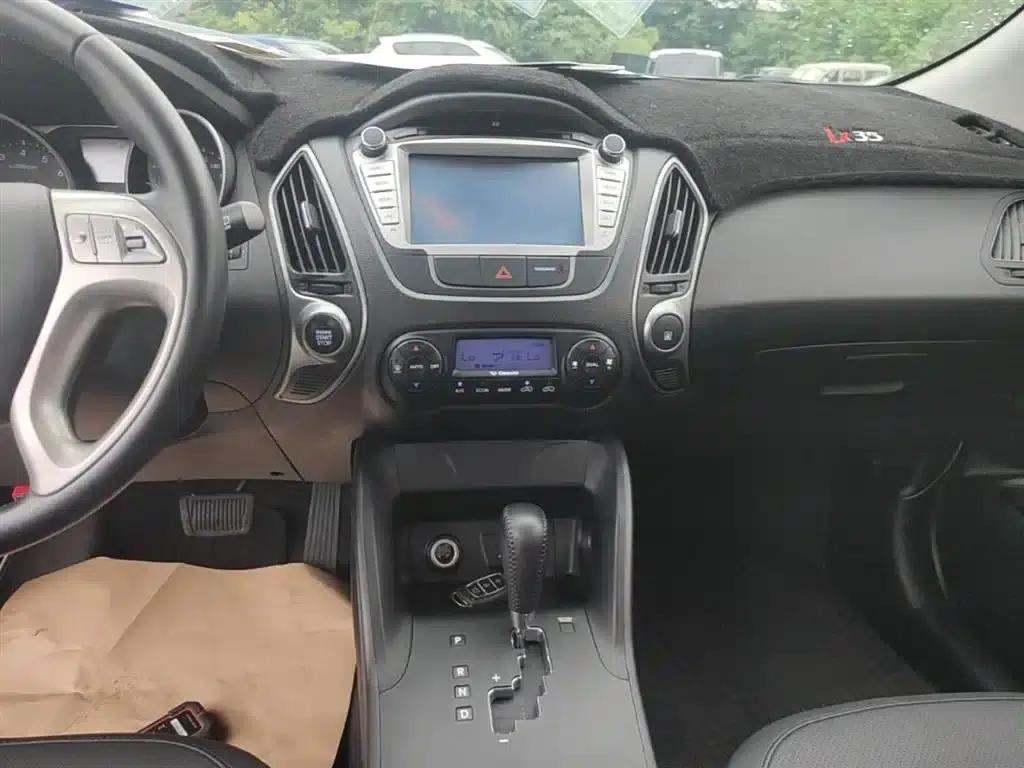 Beijing Hyundai ix35 2013 2.0L Automatic 2WD Smart GLS (National IV Emission Standard) — миниатюра 13