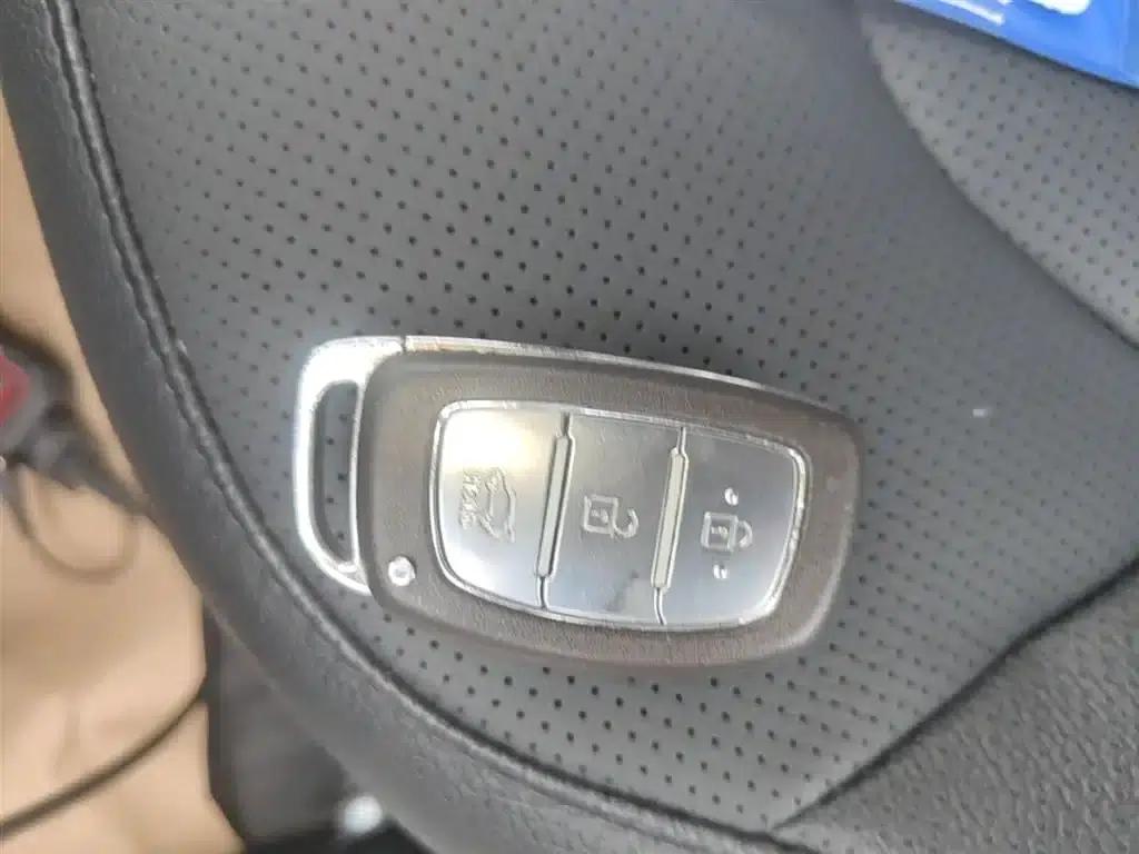 Beijing Hyundai ix35 2013 2.0L Automatic 2WD Smart GLS (National IV Emission Standard) — миниатюра 9