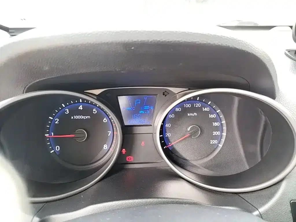 Beijing Hyundai ix35 2013 2.0L Automatic 2WD Smart GLS (National IV Emission Standard) — миниатюра 12
