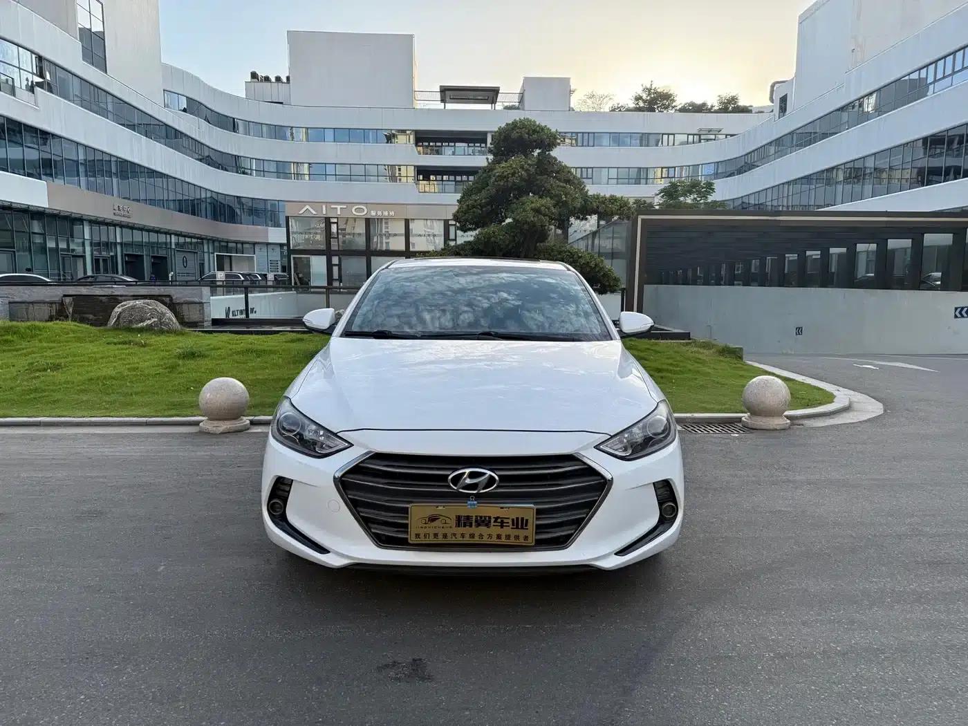 Hyundai Elantra 2016 1.6L Automatic Smart Elite Edition — миниатюра 2